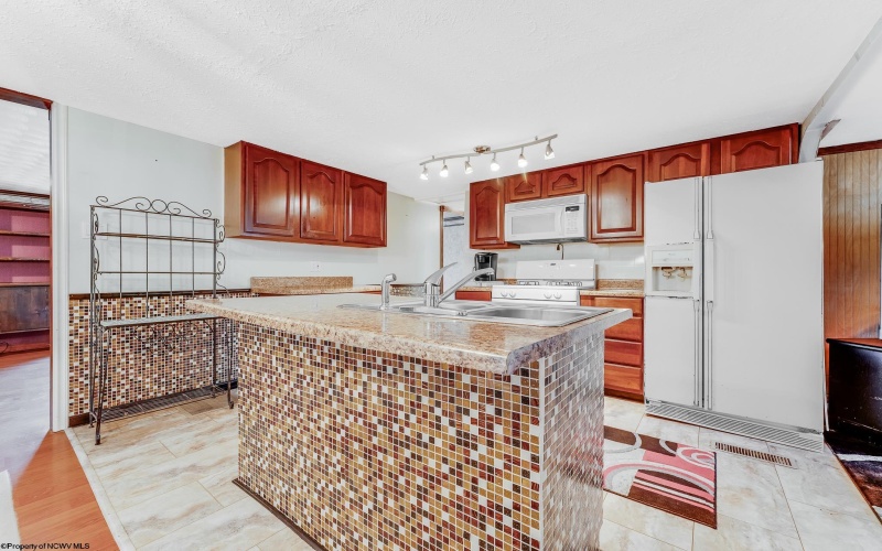 120 Parkview Drive, Morgantown, West Virginia 26501, 2 Bedrooms Bedrooms, 6 Rooms Rooms,1 BathroomBathrooms,Single Family Detached,For Sale,Parkview,10161031