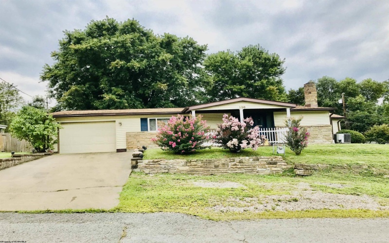 120 Parkview Drive, Morgantown, West Virginia 26501, 2 Bedrooms Bedrooms, 6 Rooms Rooms,1 BathroomBathrooms,Single Family Detached,For Sale,Parkview,10161031