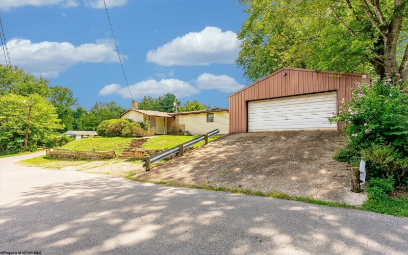 120 Parkview Drive, Morgantown, West Virginia 26501, 2 Bedrooms Bedrooms, 6 Rooms Rooms,1 BathroomBathrooms,Single Family Detached,For Sale,Parkview,10161031