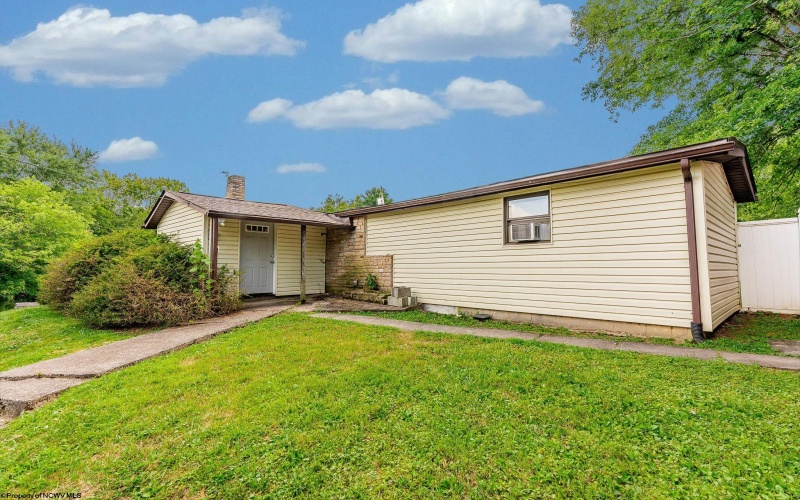 120 Parkview Drive, Morgantown, West Virginia 26501, 2 Bedrooms Bedrooms, 6 Rooms Rooms,1 BathroomBathrooms,Single Family Detached,For Sale,Parkview,10161031