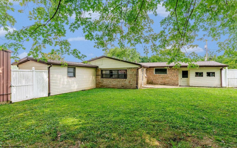 120 Parkview Drive, Morgantown, West Virginia 26501, 2 Bedrooms Bedrooms, 6 Rooms Rooms,1 BathroomBathrooms,Single Family Detached,For Sale,Parkview,10161031