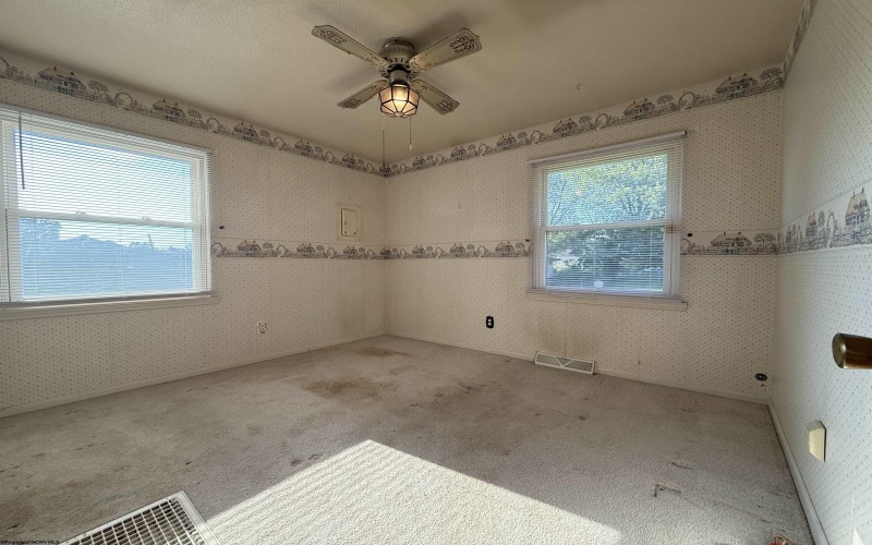 5178 Maple Street, Clarksburg, West Virginia 26301-6931, 3 Bedrooms Bedrooms, 6 Rooms Rooms,1 BathroomBathrooms,Single Family Detached,For Sale,Maple,10161040