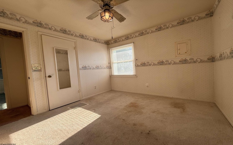5178 Maple Street, Clarksburg, West Virginia 26301-6931, 3 Bedrooms Bedrooms, 6 Rooms Rooms,1 BathroomBathrooms,Single Family Detached,For Sale,Maple,10161040