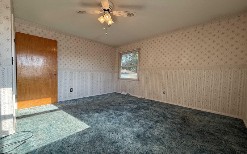 5178 Maple Street, Clarksburg, West Virginia 26301-6931, 3 Bedrooms Bedrooms, 6 Rooms Rooms,1 BathroomBathrooms,Single Family Detached,For Sale,Maple,10161040