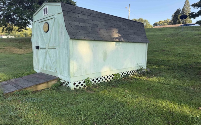 5178 Maple Street, Clarksburg, West Virginia 26301-6931, 3 Bedrooms Bedrooms, 6 Rooms Rooms,1 BathroomBathrooms,Single Family Detached,For Sale,Maple,10161040