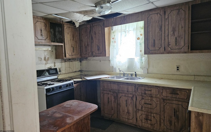 38 Cole Street, Philippi, West Virginia 26416, 4 Bedrooms Bedrooms, 9 Rooms Rooms,1 BathroomBathrooms,Single Family Detached,For Sale,Cole,10161051