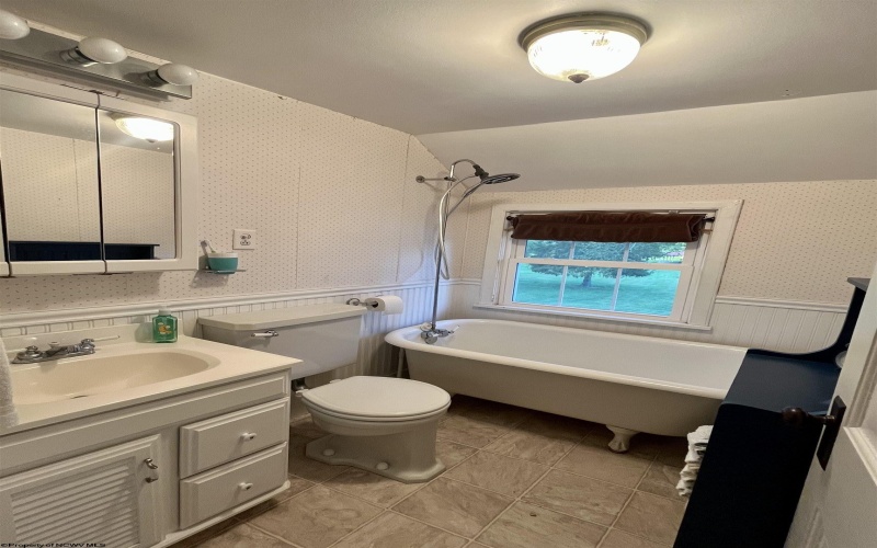200 BB Road, Arthurdale, West Virginia 26520, 4 Bedrooms Bedrooms, 7 Rooms Rooms,2 BathroomsBathrooms,Single Family Detached,For Sale,BB,10161054