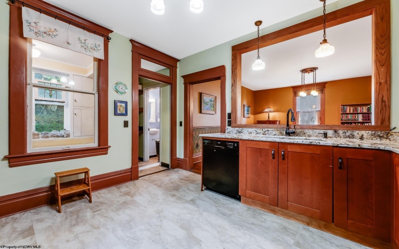 344 Maple Avenue, Morgantown, West Virginia 26501, 4 Bedrooms Bedrooms, 7 Rooms Rooms,3 BathroomsBathrooms,Single Family Detached,For Sale,Maple,10161053
