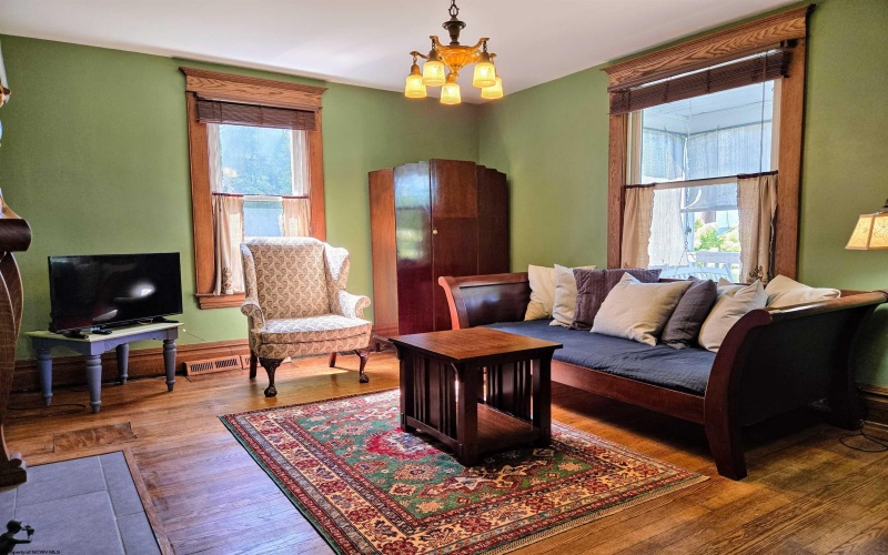 344 Maple Avenue, Morgantown, West Virginia 26501, 4 Bedrooms Bedrooms, 7 Rooms Rooms,3 BathroomsBathrooms,Single Family Detached,For Sale,Maple,10161053