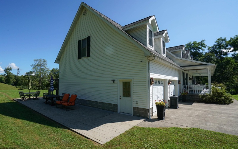 71 Foxmoor Road, Belington, West Virginia 26250, 4 Bedrooms Bedrooms, 10 Rooms Rooms,3 BathroomsBathrooms,Single Family Detached,For Sale,Foxmoor,10161074