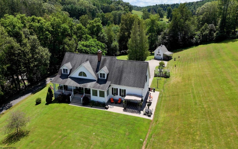 71 Foxmoor Road, Belington, West Virginia 26250, 4 Bedrooms Bedrooms, 10 Rooms Rooms,3 BathroomsBathrooms,Single Family Detached,For Sale,Foxmoor,10161074