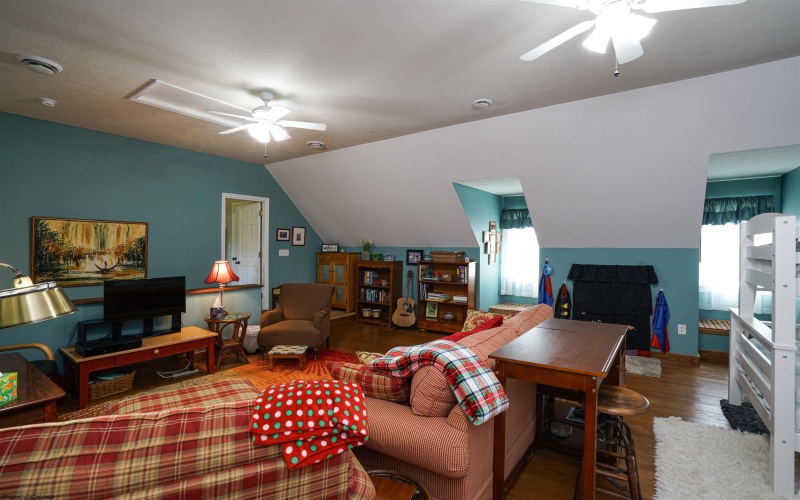 71 Foxmoor Road, Belington, West Virginia 26250, 4 Bedrooms Bedrooms, 10 Rooms Rooms,3 BathroomsBathrooms,Single Family Detached,For Sale,Foxmoor,10161074