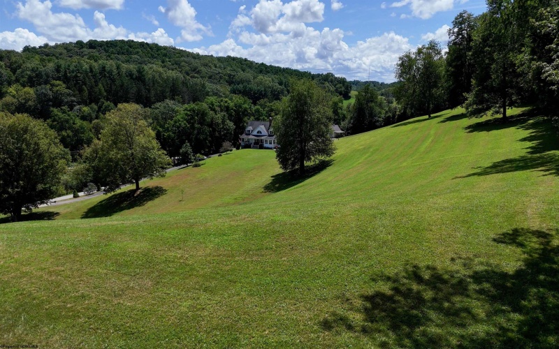 71 Foxmoor Road, Belington, West Virginia 26250, 4 Bedrooms Bedrooms, 10 Rooms Rooms,3 BathroomsBathrooms,Single Family Detached,For Sale,Foxmoor,10161074