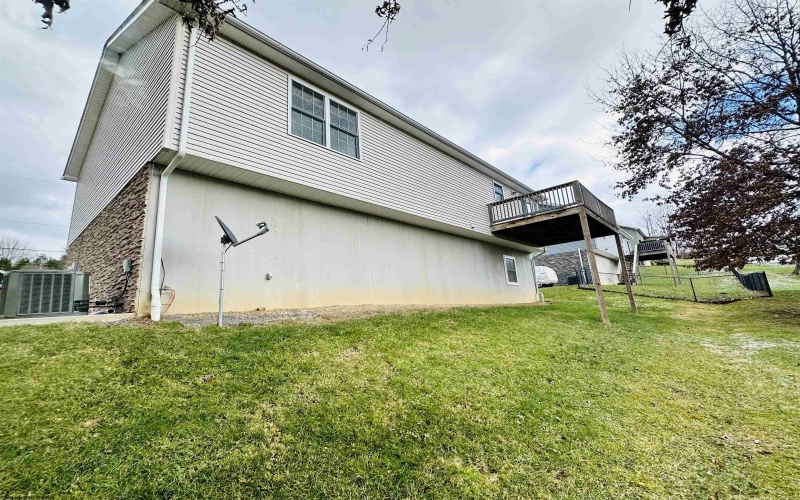2320 Locust Drive, Fairmont, West Virginia 26554, 4 Bedrooms Bedrooms, 8 Rooms Rooms,3 BathroomsBathrooms,Single Family Detached,For Sale,Locust,10161058