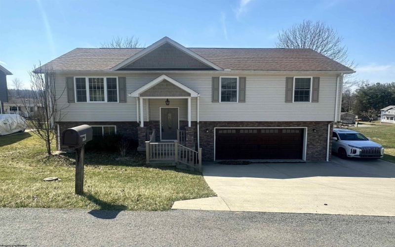 2320 Locust Drive, Fairmont, West Virginia 26554, 4 Bedrooms Bedrooms, 8 Rooms Rooms,3 BathroomsBathrooms,Single Family Detached,For Sale,Locust,10161058