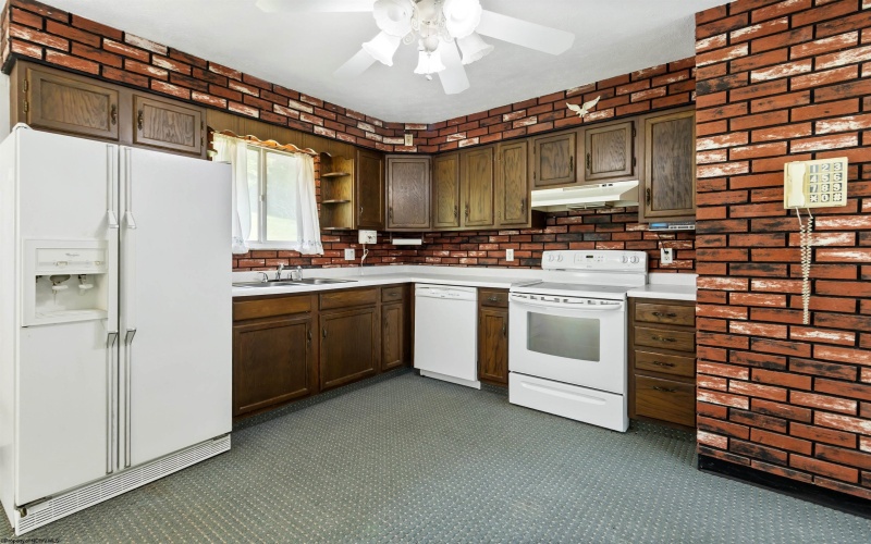 63 Charleston Avenue, Morgantown, West Virginia 26501, 3 Bedrooms Bedrooms, 7 Rooms Rooms,2 BathroomsBathrooms,Single Family Detached,For Sale,Charleston,10161071