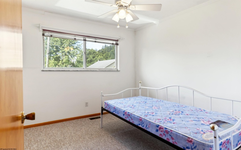 63 Charleston Avenue, Morgantown, West Virginia 26501, 3 Bedrooms Bedrooms, 7 Rooms Rooms,2 BathroomsBathrooms,Single Family Detached,For Sale,Charleston,10161071