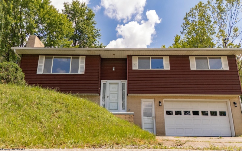 63 Charleston Avenue, Morgantown, West Virginia 26501, 3 Bedrooms Bedrooms, 7 Rooms Rooms,2 BathroomsBathrooms,Single Family Detached,For Sale,Charleston,10161071