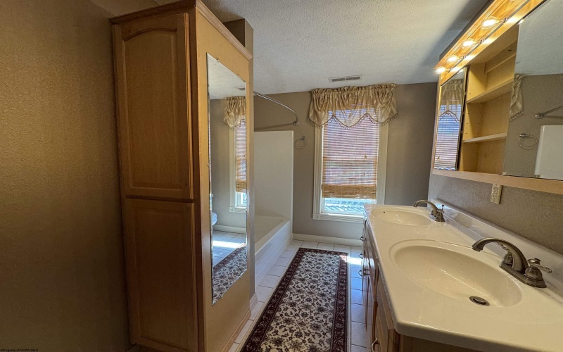 10 Park Street, Buckhannon, West Virginia 26201-2140, 5 Bedrooms Bedrooms, 12 Rooms Rooms,4 BathroomsBathrooms,Single Family Detached,For Sale,Park,10161072