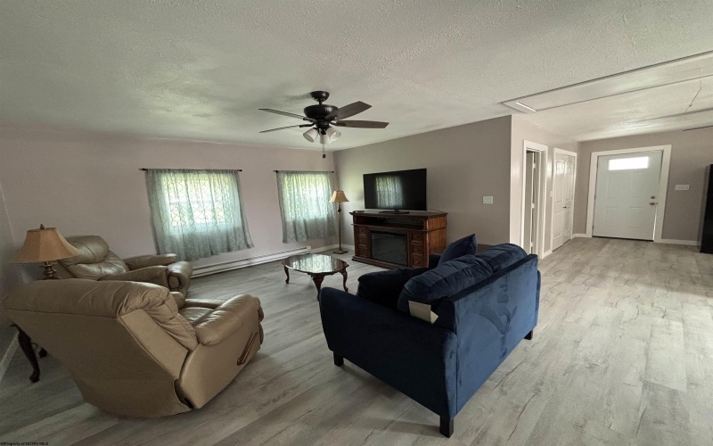 87 School Street, Morgantown, West Virginia 26501, 2 Bedrooms Bedrooms, 5 Rooms Rooms,1 BathroomBathrooms,Residential Rentals,For Rent,School,10161073
