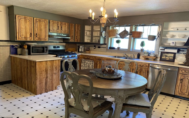 919 Main Street, Hendricks, West Virginia 26271, 2 Bedrooms Bedrooms, 7 Rooms Rooms,1 BathroomBathrooms,Single Family Detached,For Sale,Main,10161055