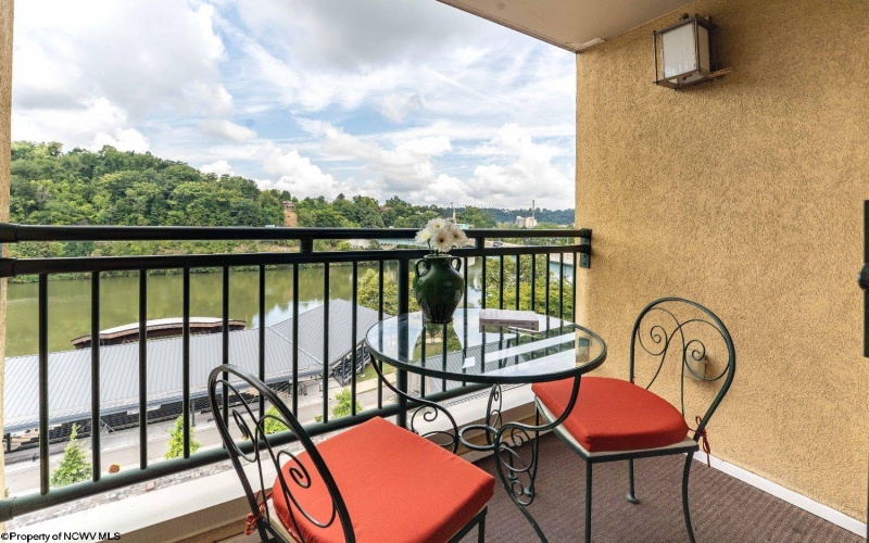 1117 unit 503 University Avenue, Morgantown, West Virginia 26505, 2 Bedrooms Bedrooms, 5 Rooms Rooms,2 BathroomsBathrooms,Single Family Attached,For Sale,University,10161089