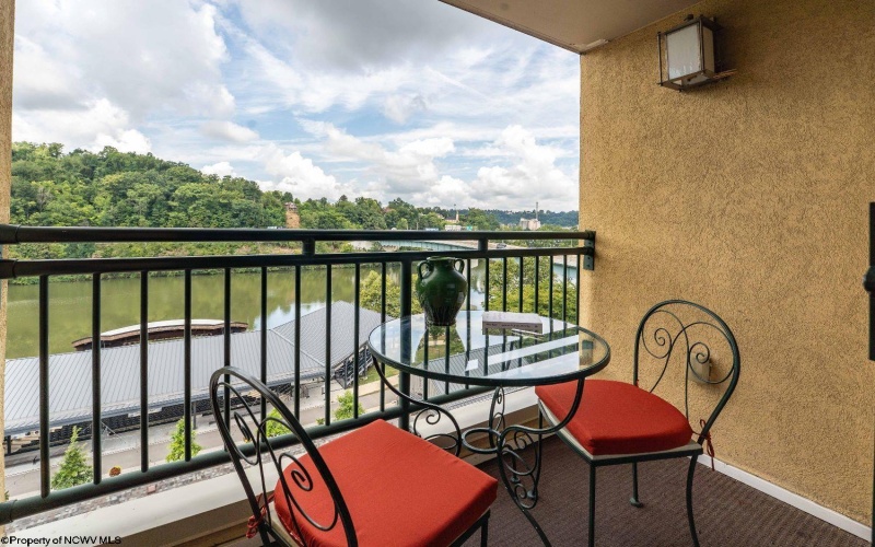 1117 unit 503 University Avenue, Morgantown, West Virginia 26505, 2 Bedrooms Bedrooms, 5 Rooms Rooms,2 BathroomsBathrooms,Single Family Attached,For Sale,University,10161089