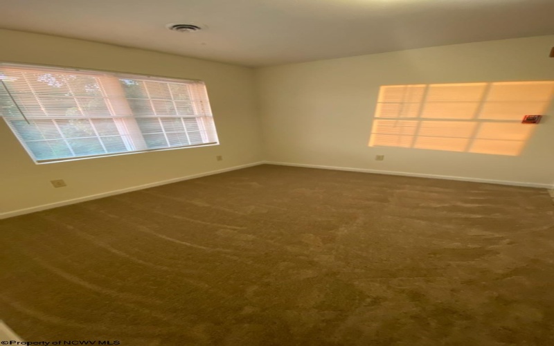 393 Dille Street, Morgantown, West Virginia 26505-4640, 2 Bedrooms Bedrooms, 4 Rooms Rooms,2 BathroomsBathrooms,Residential Rentals,For Rent,Dille,10161085