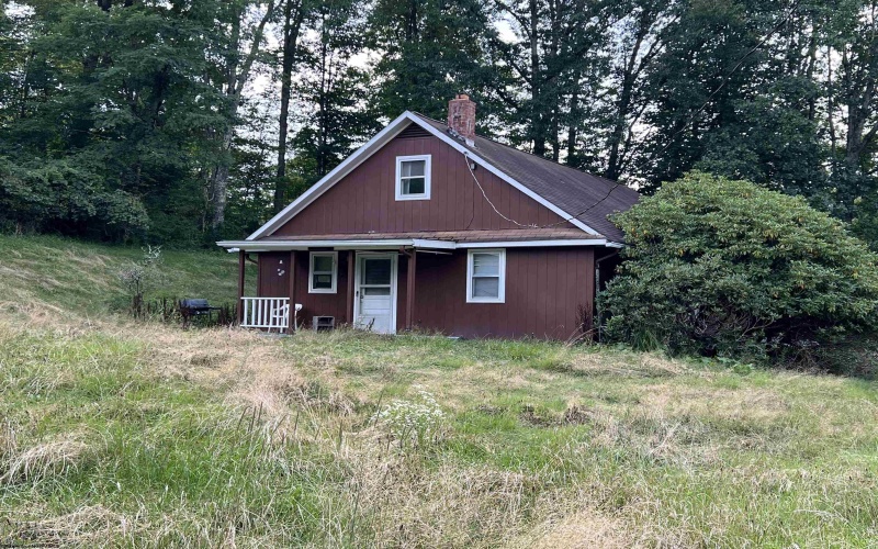 40 Bright Drive, Montrose, West Virginia 26283, 4 Bedrooms Bedrooms, 8 Rooms Rooms,1 BathroomBathrooms,Single Family Detached,For Sale,Bright,10161091