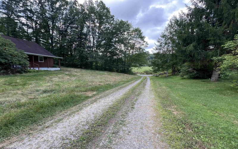 40 Bright Drive, Montrose, West Virginia 26283, 4 Bedrooms Bedrooms, 8 Rooms Rooms,1 BathroomBathrooms,Single Family Detached,For Sale,Bright,10161091