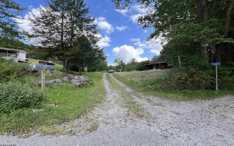 40 Bright Drive, Montrose, West Virginia 26283, 4 Bedrooms Bedrooms, 8 Rooms Rooms,1 BathroomBathrooms,Single Family Detached,For Sale,Bright,10161091