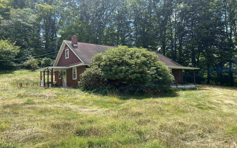 40 Bright Drive, Montrose, West Virginia 26283, 4 Bedrooms Bedrooms, 8 Rooms Rooms,1 BathroomBathrooms,Single Family Detached,For Sale,Bright,10161091
