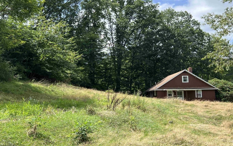 40 Bright Drive, Montrose, West Virginia 26283, 4 Bedrooms Bedrooms, 8 Rooms Rooms,1 BathroomBathrooms,Single Family Detached,For Sale,Bright,10161091
