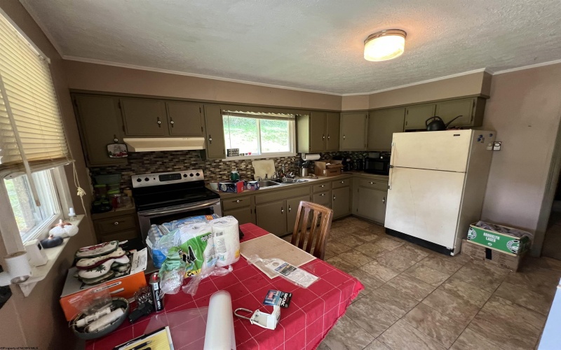 40 Bright Drive, Montrose, West Virginia 26283, 4 Bedrooms Bedrooms, 8 Rooms Rooms,1 BathroomBathrooms,Single Family Detached,For Sale,Bright,10161091