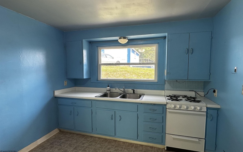 913 1/2 Fleming Avenue, Fairmont, West Virginia 26554, 2 Bedrooms Bedrooms, 5 Rooms Rooms,2 BathroomsBathrooms,Single Family Detached,For Sale,Fleming,10161094