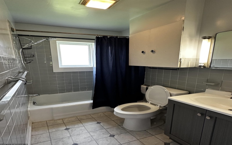 913 1/2 Fleming Avenue, Fairmont, West Virginia 26554, 2 Bedrooms Bedrooms, 5 Rooms Rooms,2 BathroomsBathrooms,Single Family Detached,For Sale,Fleming,10161094
