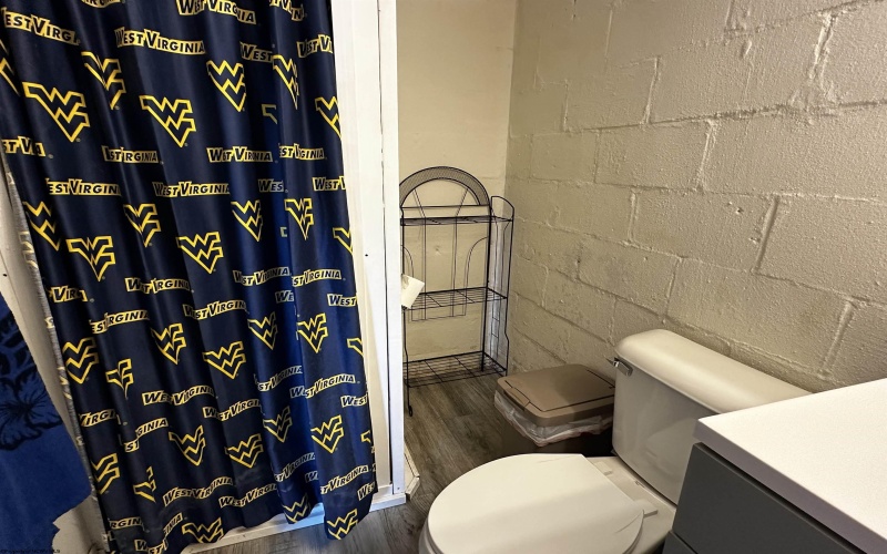 913 1/2 Fleming Avenue, Fairmont, West Virginia 26554, 2 Bedrooms Bedrooms, 5 Rooms Rooms,2 BathroomsBathrooms,Single Family Detached,For Sale,Fleming,10161094