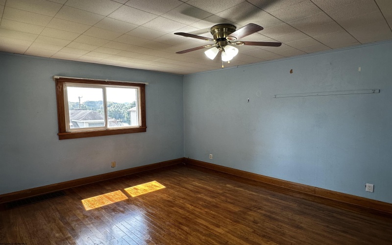 913 1/2 Fleming Avenue, Fairmont, West Virginia 26554, 2 Bedrooms Bedrooms, 5 Rooms Rooms,2 BathroomsBathrooms,Single Family Detached,For Sale,Fleming,10161094
