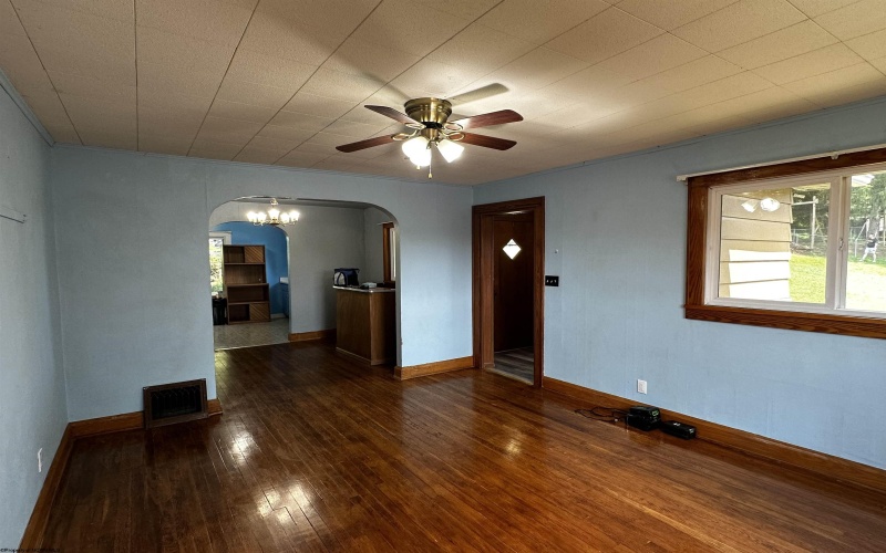 913 1/2 Fleming Avenue, Fairmont, West Virginia 26554, 2 Bedrooms Bedrooms, 5 Rooms Rooms,2 BathroomsBathrooms,Single Family Detached,For Sale,Fleming,10161094