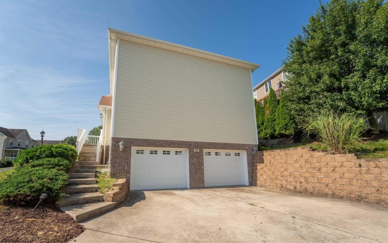 210 Piave Lane, Morgantown, West Virginia 26508, 3 Bedrooms Bedrooms, 8 Rooms Rooms,2 BathroomsBathrooms,Single Family Detached,For Sale,Piave,10161084