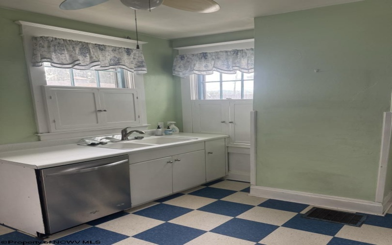 606 Stanley Avenue, Clarksburg, West Virginia 26301, 3 Bedrooms Bedrooms, 7 Rooms Rooms,1 BathroomBathrooms,Single Family Detached,For Sale,Stanley,10161095