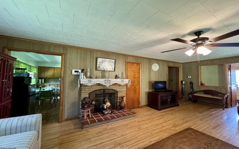 233 K Street, Farmington, West Virginia 26571, 4 Bedrooms Bedrooms, 6 Rooms Rooms,1 BathroomBathrooms,Single Family Detached,For Sale,K,10161126