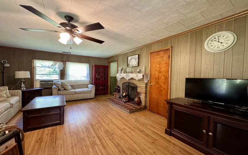 233 K Street, Farmington, West Virginia 26571, 4 Bedrooms Bedrooms, 6 Rooms Rooms,1 BathroomBathrooms,Single Family Detached,For Sale,K,10161126