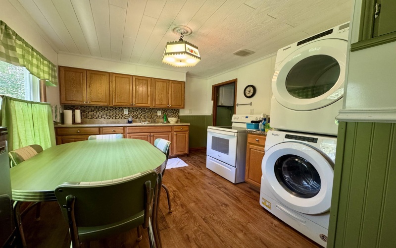 233 K Street, Farmington, West Virginia 26571, 4 Bedrooms Bedrooms, 6 Rooms Rooms,1 BathroomBathrooms,Single Family Detached,For Sale,K,10161126