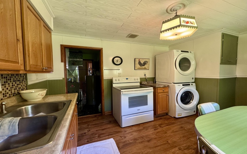233 K Street, Farmington, West Virginia 26571, 4 Bedrooms Bedrooms, 6 Rooms Rooms,1 BathroomBathrooms,Single Family Detached,For Sale,K,10161126