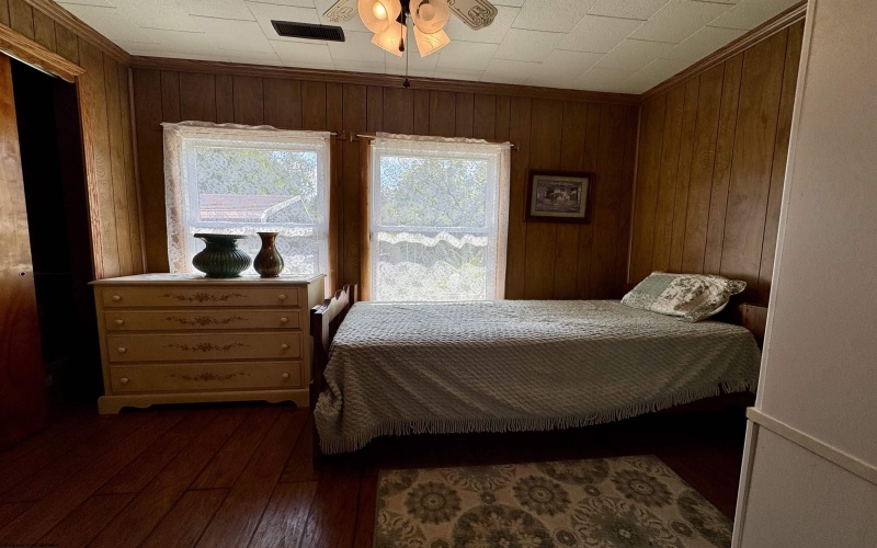 233 K Street, Farmington, West Virginia 26571, 4 Bedrooms Bedrooms, 6 Rooms Rooms,1 BathroomBathrooms,Single Family Detached,For Sale,K,10161126