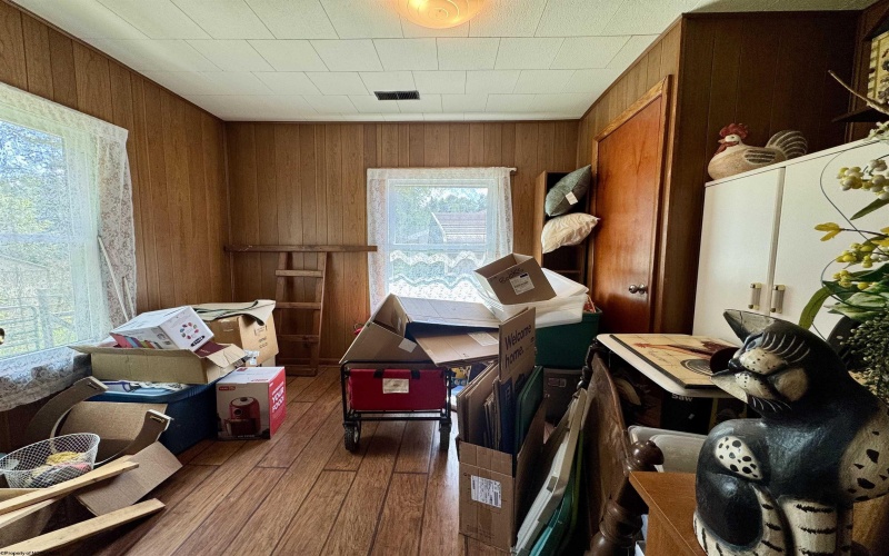 233 K Street, Farmington, West Virginia 26571, 4 Bedrooms Bedrooms, 6 Rooms Rooms,1 BathroomBathrooms,Single Family Detached,For Sale,K,10161126