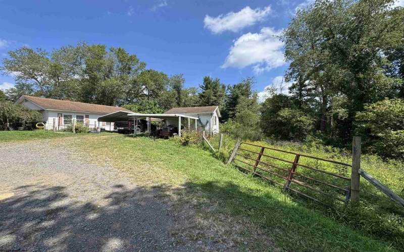 233 K Street, Farmington, West Virginia 26571, 4 Bedrooms Bedrooms, 6 Rooms Rooms,1 BathroomBathrooms,Single Family Detached,For Sale,K,10161126