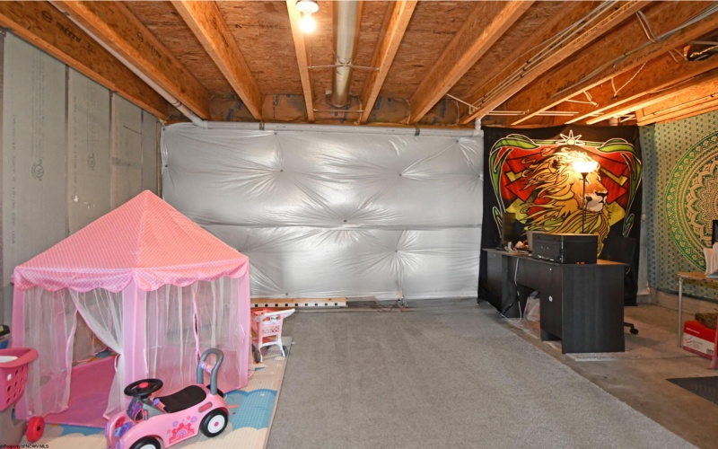120 Tee Drive, Maidsville, West Virginia 26541, 3 Bedrooms Bedrooms, 5 Rooms Rooms,2 BathroomsBathrooms,Single Family Attached,For Sale,Tee,10161127