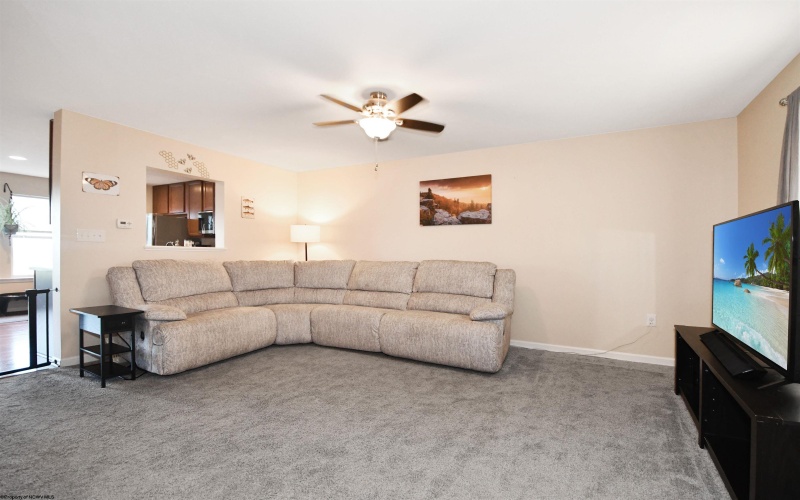 120 Tee Drive, Maidsville, West Virginia 26541, 3 Bedrooms Bedrooms, 5 Rooms Rooms,2 BathroomsBathrooms,Single Family Attached,For Sale,Tee,10161127